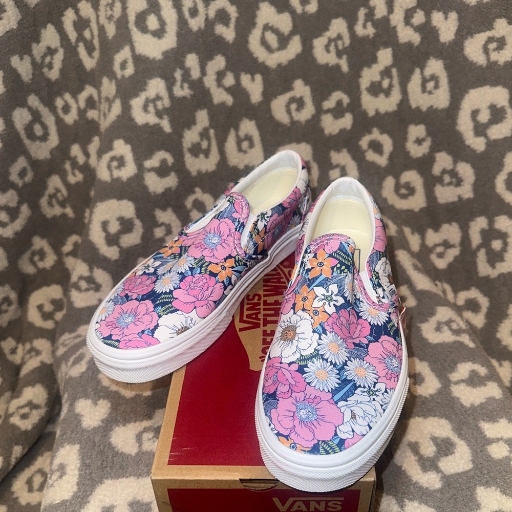 Vans Classic  Slip-On Sneakers 😍 In Retro Floral/Multi True White 😍😍 New 🩷🩷 - Picture 17 of 17